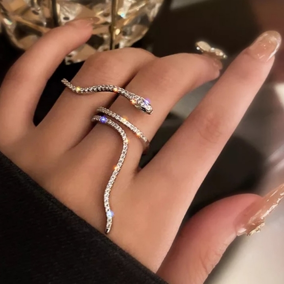 Jewelry - 🎀925 Snake Sapphire Ring